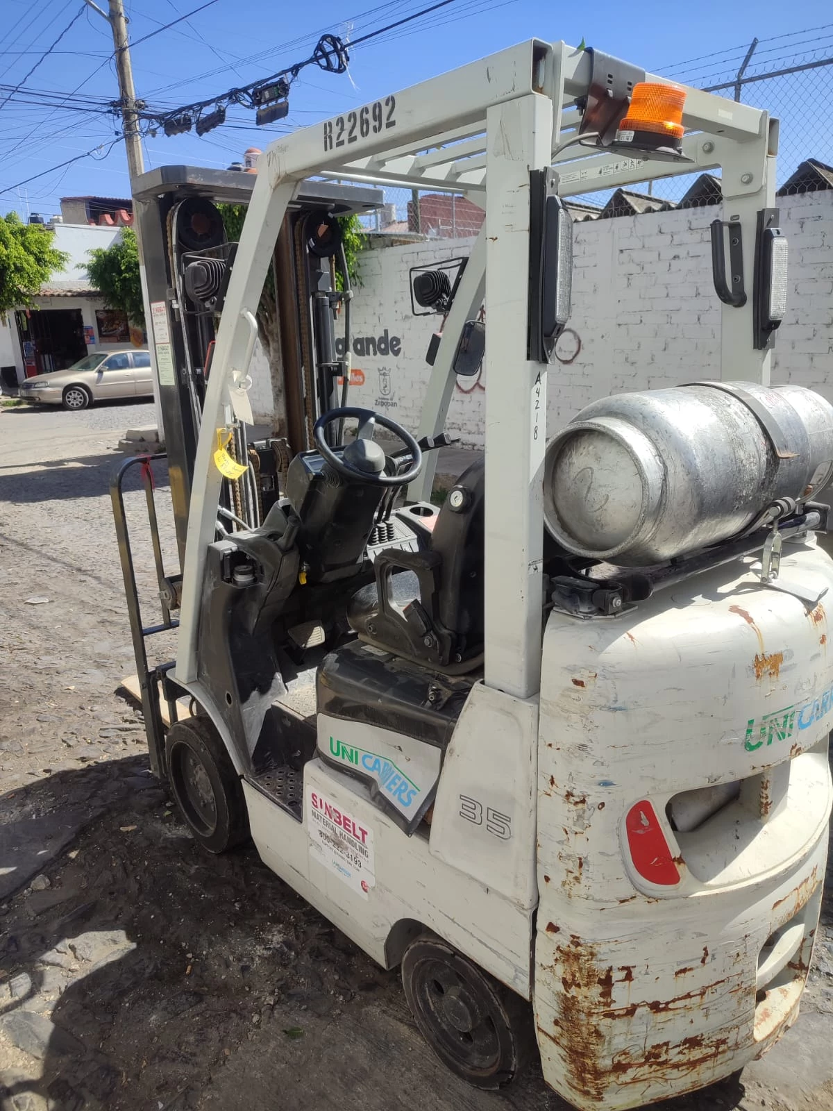 UNICARRIER 2017 (5,000 LBS)